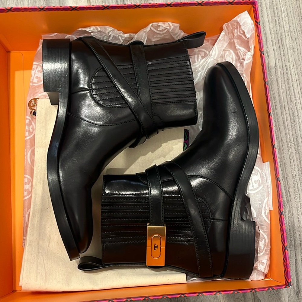 BRAND NEW NEVER WORN !!